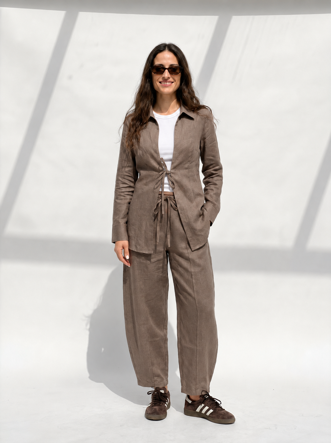 Waist-Fitted Linen Shirt in Brown
