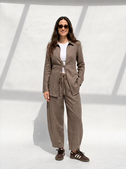Waist-Fitted Linen Shirt in Brown