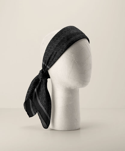 Minimal in Black