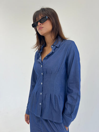 Hourglass Shirt in Blue Light Jeans