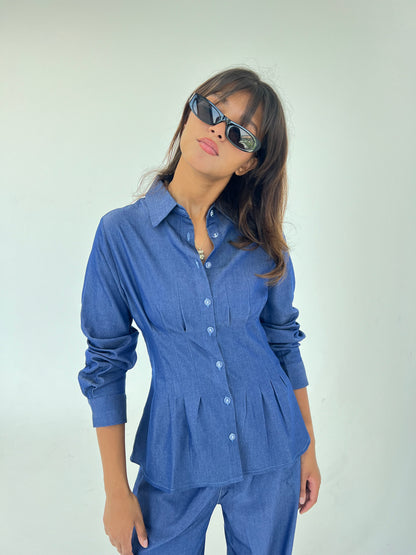 Hourglass Shirt in Blue Light Jeans