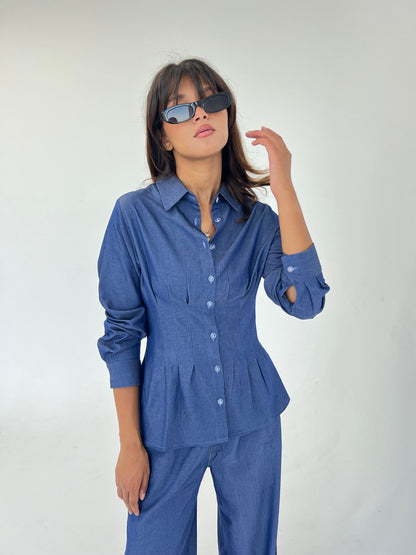 Hourglass Shirt in Blue Light Jeans
