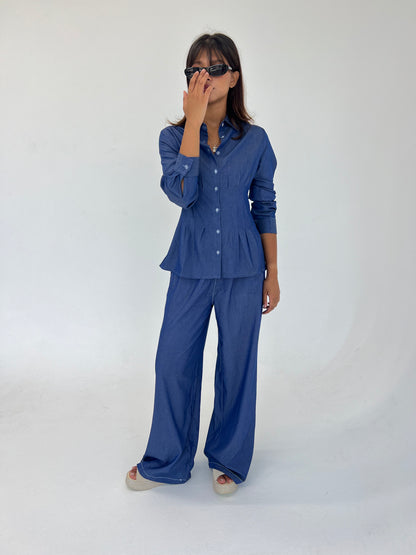 Hourglass Shirt in Blue Light Jeans