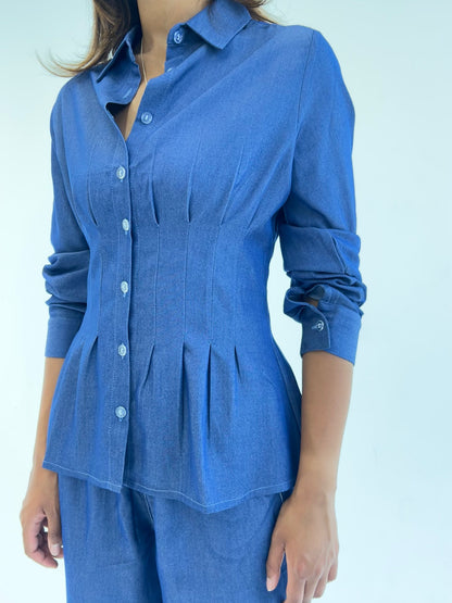 Hourglass Shirt in Blue Light Jeans