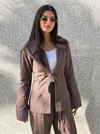 Waist-Fitted Linen Shirt in Brown